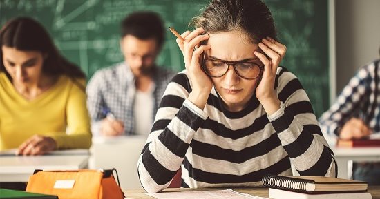 لو ما حلش كويس في الامتحانات.. اعرف إزاى تدعم ابنك طالب الثانوية العامة