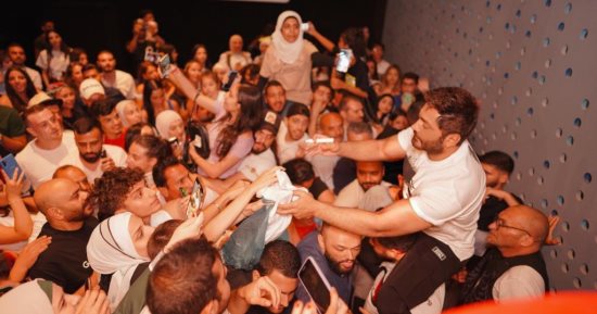 فيلم تاج يحطم الأرقام القياسية فى شباك تذاكر لبنان وزيارة مفاجئة لتامر حسنى لدور العرض