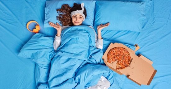 4 أبراج لا تستطيع النوم حتى يأكلوا وجبة خفيفة.. منها الأسد والدلو