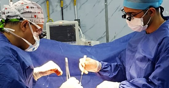فريق طبي بقنا العام ينجح في إجراء عملية ناسور شرياني وريدي بالمخ لأول مرة