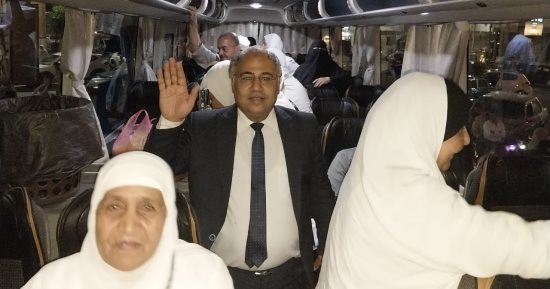 وكيل وزارة التضامن الاجتماعى بسوهاج يستقبل الحجاج بعد أداء المناسك 