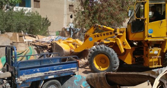 تنفيذ قرار غلق وتشميع لـ 22 محلا مخالفا بالعاشر من رمضان