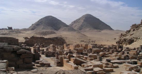 من الفراعنة المدفونين فى مقابر أبى صير؟
