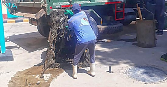 شركة مياه الأقصر تبدأ حملة تطهير محطات الصرف الصحى خلال الصيف