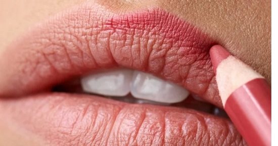 لو من صاحبات الشفاه النحيفة.. خطوات سهلة تساعدك على تضخيمها