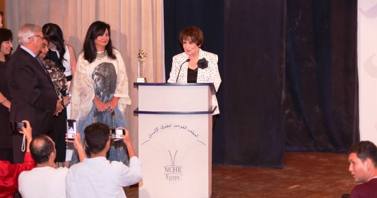 المجلس القومى لحقوق الإنسان يكرم الفنانة الكبيرة سميرة أحمد عن مشوارها الفنى