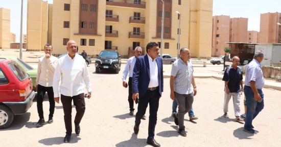 مسئولو "الإسكان" فى جولة تفقدية بالمشروعات الجارية بمدينة السادات
