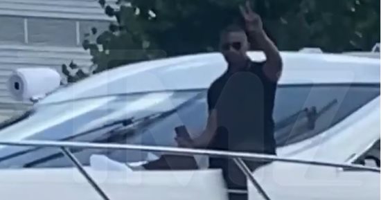جيمى فوكس يظهر علنًا لأول مرة بعد شهور من مرضه الغامض "فيديو"