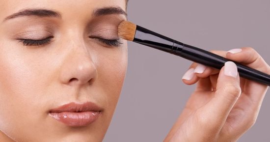 لو من أصحاب العين الواسعة.. خطوات تساعدك على مكياج عيون جذابة