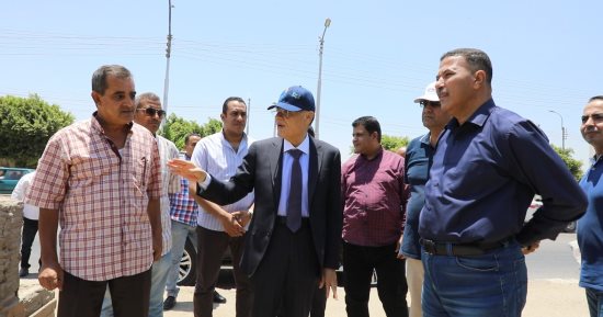 محافظ المنيا يوجه باستكمال أعمال تطوير الطرق لتحسين البنية التحتية