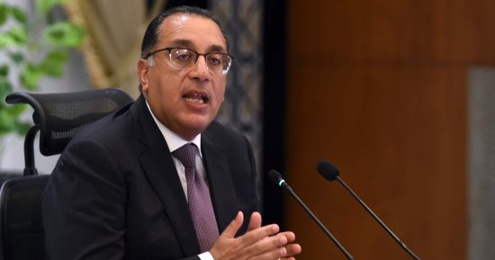 رئيس الوزراء يوجه بزيادة أوامر التوريد للمواد الخام بشركة "إيسترن كومبانى"