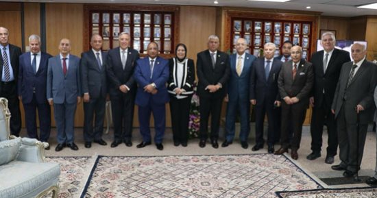 رئيس هيئة قضايا الدولة الجديد يستقبل رئيس المحكمة الدستورية للتهنئة بالمنصب