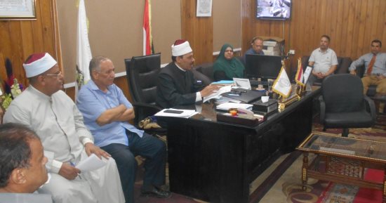 رئيس "سوهاج الأزهرية" يجتمع برؤساء مراكز التصحيح بالشهادة الثانوية
