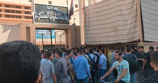 توافد طلاب الثانوية العامة على اللجان لأداء الامتحان فى سوهاج.. صور