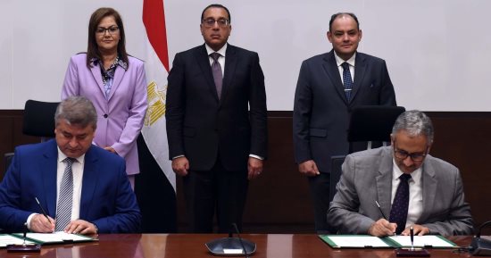 رئيس الوزراء يشهد توقيع مذكرة تطوير تقديم خدمات هيئة التنمية الصناعية  