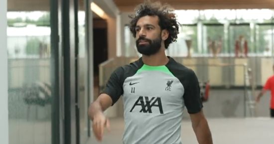 محمد صلاح يعود إلى ليفربول استعدادا للموسم الجديد.. فيديو