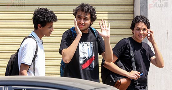 طلاب الثانوية العامة دور ثان يؤدون امتحانى الجبر والهندسة الفراغية