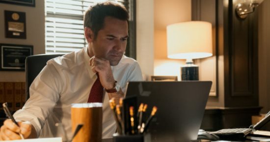 المنتج المنفذ لـ The Lincoln Lawyer يتحدث عن تقسيم الموسم الثانى لجزأين