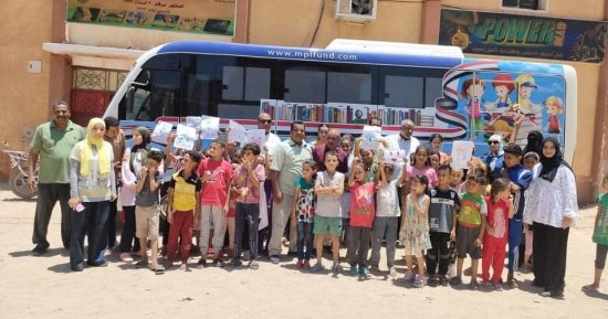 مركز شباب الحسينات بالأقصر يستقبل المكتبة المتنقلة لدعم الأطفال.. صور