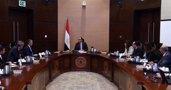 رئيس الوزراء يلتقي مسئولي شركة "بلاك روك" العالمية