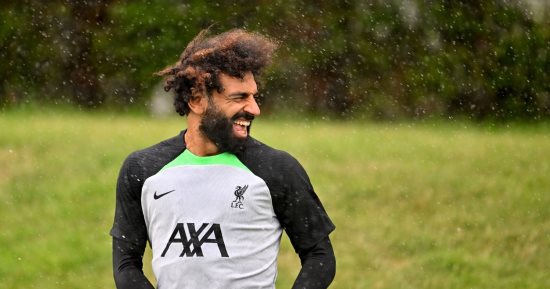 محمد صلاح يظهر قوة ومهارة فى تدريبات ليفربول استعداداً للموسم الجديد.. صور