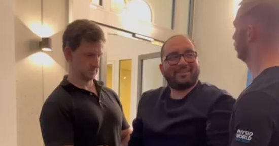 أحمد ثروت ينجح فى أول محاولة مشى بعد 5 أشهر من إصابته بمرض نادر.. صور