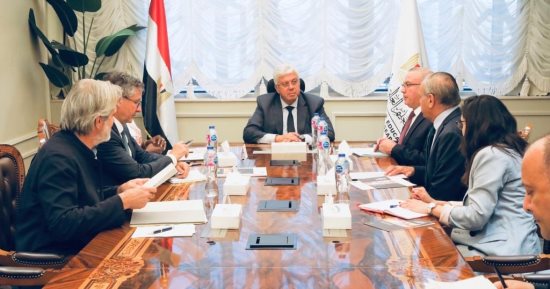 وزير التعليم العالي يبحث مع وفد الفرانكوفونية مشروع مركز أبحاث طبي بجامعة الجلالة