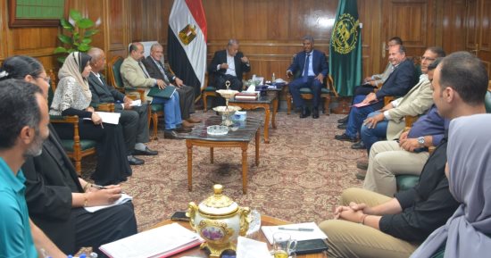 محافظ القليوبية يناقش آخر مستجدات ونسب تنفيذ مشروعات محطات مياه الشرب