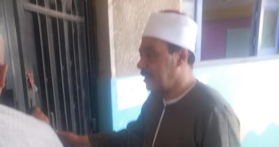 رئيس الإدارة المركزية لمنطقة سوهاج الأزهرية يتفقد استعدادات مراكز تصحيح الثانوية