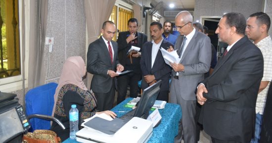 نائب محافظ سوهاج يتفقد المركز التكنولوجى فى البلينا.. صور 