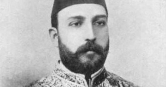 سعيد الشحات يكتب: ذات يوم.. 13 يوليو 1882.. الإنجليز ينقلون الخديو توفيق وأنجاله وحاشيته إلى سراى رأس التين بعد احتلال الإسكندرية.. والبدو ينزعون الحلى من النساء