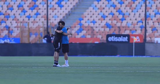 لاعبو الأهلي والزمالك بـ الأحضان قبل خوض القمة 126