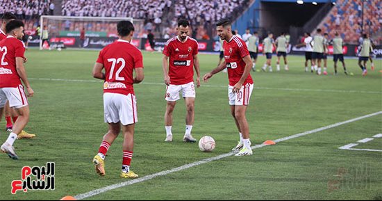 شاهد إحماء لاعبى الأهلي والزمالك وطاقم التحكيم قبل مباراة القمة