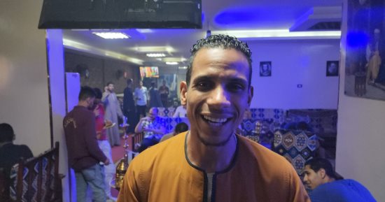  تجهيزات الكافيهات وتوقعات جمهور الأقصر لمباراة الأهلي والزمالك.. صور