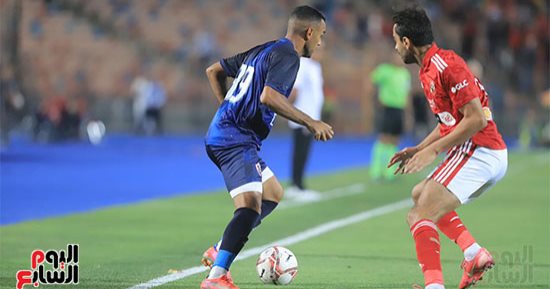 محمد الشناوى يتصدى لتسديدة نيمار فى قمة الأهلى والزمالك