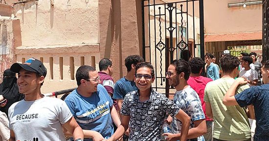 طلاب الثانوية بسوهاج يتوافدون على اللجان بختام ماراثون الامتحانات اليوم