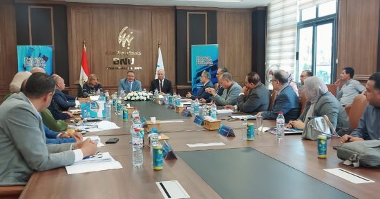 جامعة بنها الأهلية تناقش اللائحة الداخلية وعقد شراكات دولية 
