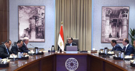 رئيس الوزراء يتابع مع محافظ جنوب سيناء الموقف التنفيذى لعدد من المشروعات 