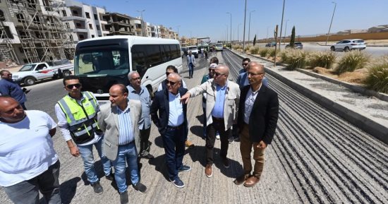 وزير الإسكان يختتم جولته بالقاهرة الجديدة بتفقد عدد من مشروعات تطوير محاور الطرق