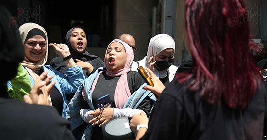 فرحة طلاب الثانوية العامة بسهولة الجبر والهندسة وانتهاء الامتحانات