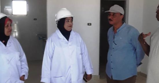 مدير الزراعة بأسوان تزور مشروعا للدواجن بتوشكى لدعم المجمعات الاستهلاكية