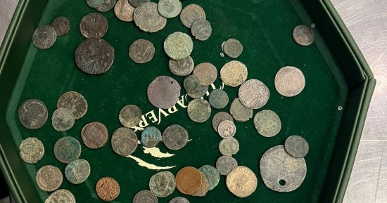 ضبط أجنبى بحوزته 65 عملة من العصور الرومانية والبيزنطية والبطلمية