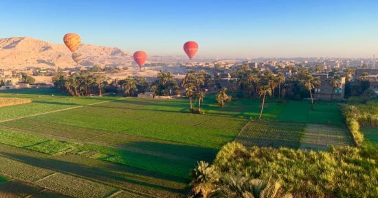رحلات البالون الطائر تغرد فى الأقصر بـ500 سائح على متن 25 رحلة.. صور