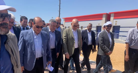 وزير الإسكان يتفقد الكورنيش والشاطئ العام رقم 4 بالغردقة.. صور