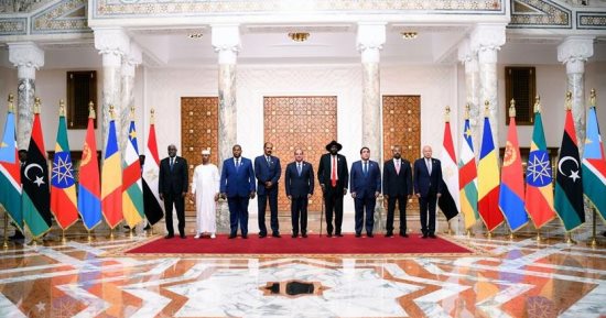إشادة عربية واسعة بجهود مصر لحل الأزمة السودانية..الخليج: نثمن جهود الرئيس السيسى لعقد قمة دول جوار السودان..فلسطين وتونس والأردن تؤيد مخرجات القمة..صحف لبنان:القمة أطلقت آلية لحماية سيادة السودان بمبادرة مصرية