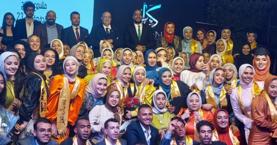 رئيس جامعة الأقصر يشهد حفل تخريج الدفعة 23 بكلية الفنون الجميلة.. صور