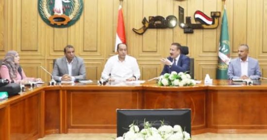 محافظ المنوفية يشدد على تسريع أداء قطاعات الصحة والأسواق والمواقف النموذجية