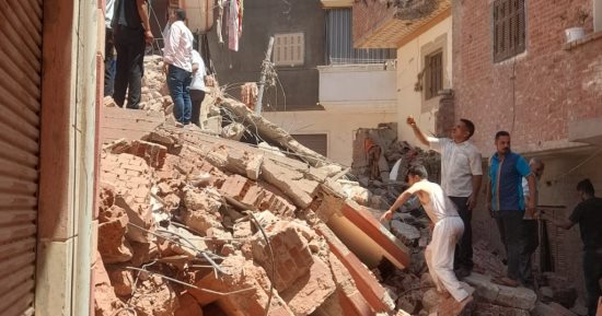 ارتفاع عدد ضحايا عقار رشيد المنهار لحالتى وفاة و14 مصابا