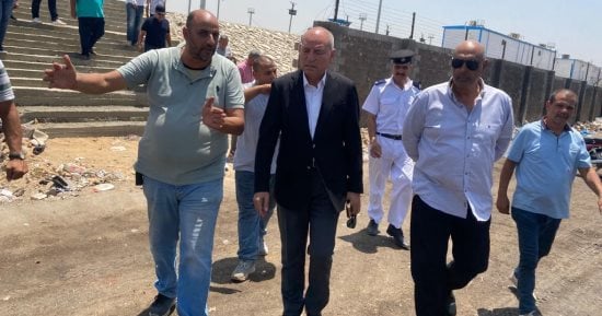 نائب محافظ القاهرة يتفقد موقف العاشر ويوجه بتقنين منافذ السلع الجديدة