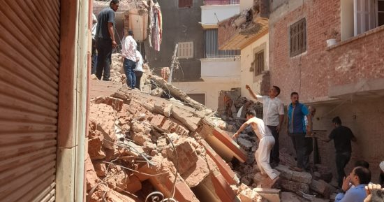 ارتفاع ضحايا عقار رشيد المنهار  بالبحيرة إلى 3 وفيات وإصابة 14 آخرين 